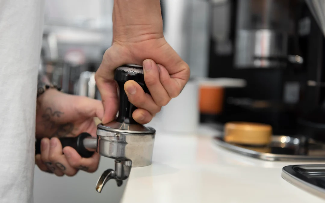 Cómo descalcificar una cafetera con vinagre de limpieza paso a paso